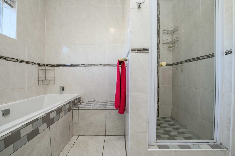 6 Bedroom Property for Sale in Lorraine Eastern Cape